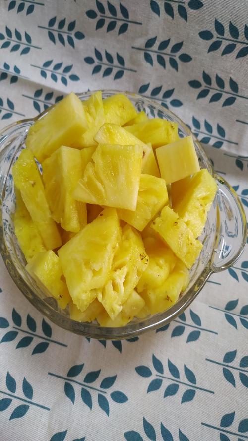 吃货秘籍-切凤梨的做法_吃货秘籍-切凤梨怎么做_美食杰