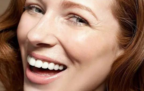 眼部皱纹横生老态尽显,如何祛眼部皱纹恢复年轻态呢?