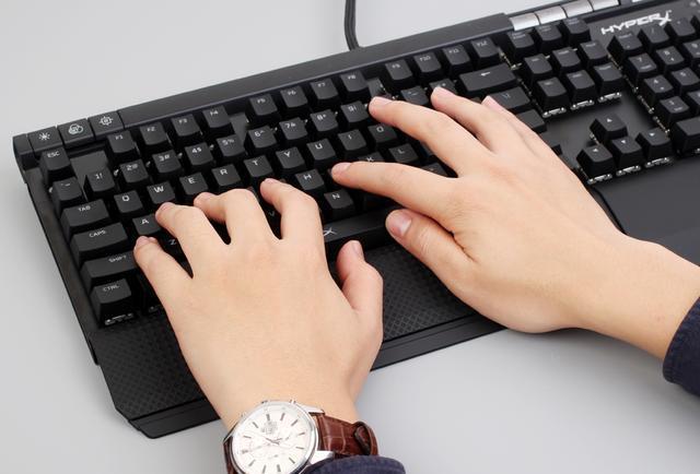 hyperxalloyelitergb电竞机械键盘开箱评测
