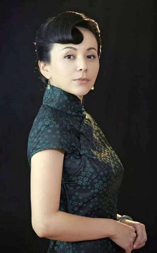 原来那时的王琳只有30,只比林心如大五岁,难怪林心如会不好意思呢