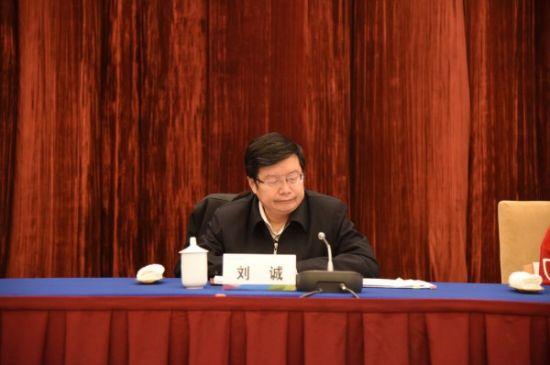 甘肃省人社厅党组成员,副厅长刘诚出席会议并讲话.