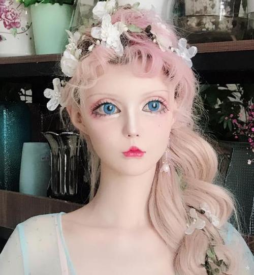 原创真人芭比迪丽拉第一次放弃公主裙,当她的日常照曝光,霸气似御姐