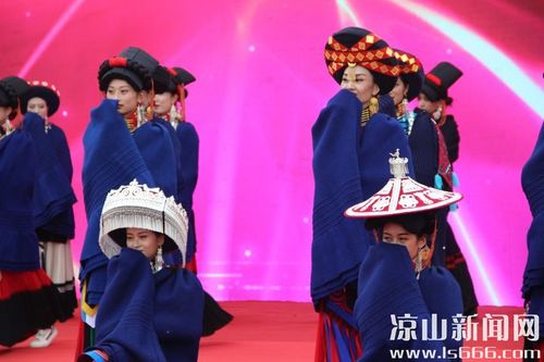 首页 文艺 节庆纪实 来自美姑县各个乡镇的20余名彝族姑娘身着靓丽的