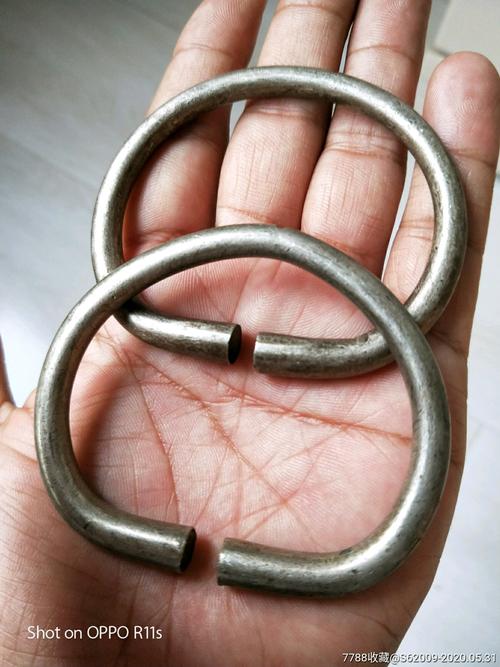 清代马蹄型银手镯一对