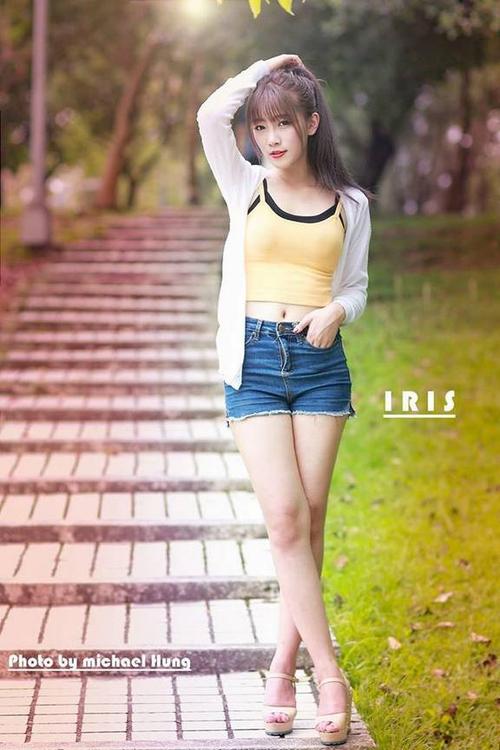 台湾美女正妹刘萱靓丽迷人自拍照片