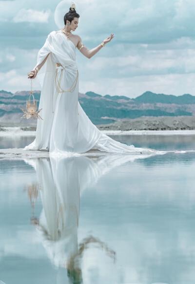 十方净土,心如明镜 摄影后期:@小何力 服装为自制 白衣妆造出镜:小梦