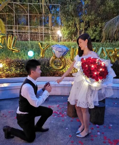 恭喜又一羽毛球女神要嫁人了求婚现场浪漫甜蜜好不羡慕