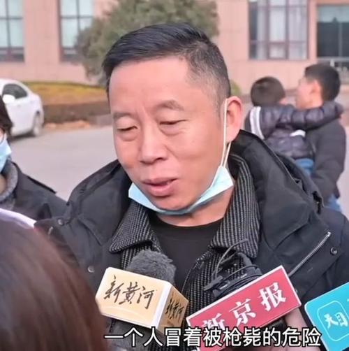 孙海洋回应,完全就是个笑话,一个人冒着犯罪的危险,把小孩拐过去送给