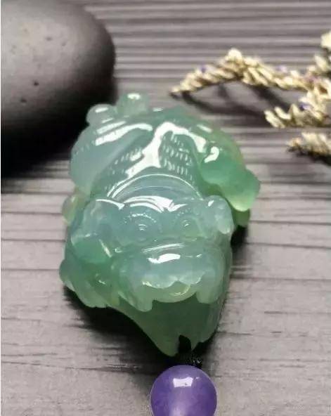 翡翠狗的寓意