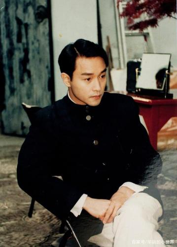 千般侧面,万种风情都是你,年轻时候的张国荣美颜天成