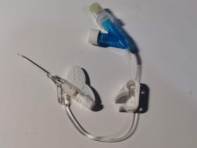 先来看一张结构图,这张图不错,基本把整个留置针的结构都涵盖进去了