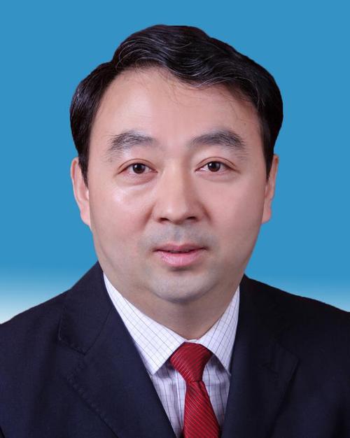 崔建明,男,汉族,1970年12月生,陕西西安人,1993年9月加入中国共产党
