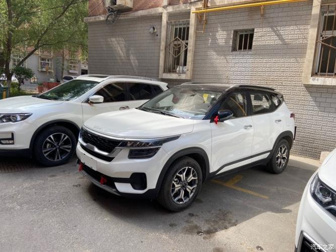 起亚kx3傲跑.车子性能不错啊,很省油.视野开阔