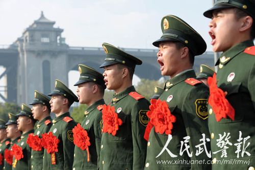 武警武汉支队老兵惜别"万里长江大桥第一哨"