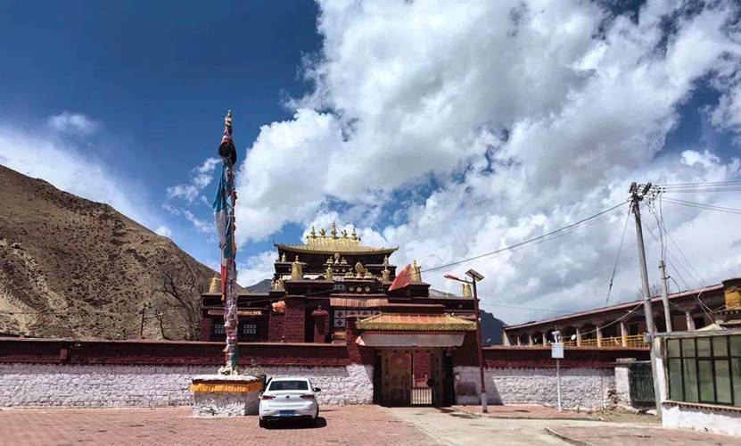 猴叔前几天顺路去看了看这座夏拉康古寺,重温了一遍娘·定埃增的故事