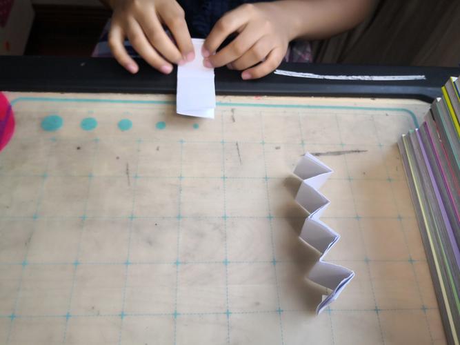 a4纸的承重——三12班 张艾辰