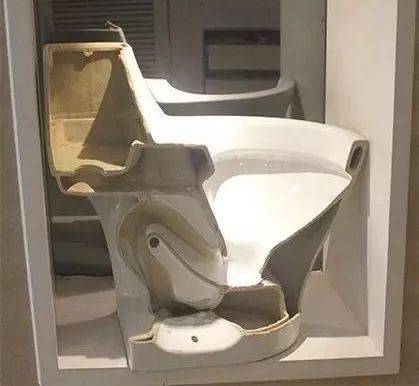 马桶是越白越好吗?问了100位消费者,99%的人都错了.