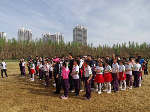 "亲子总动员 快乐嗨翻天" ——唐徕回民小学四(1)班亲子趣味运动会