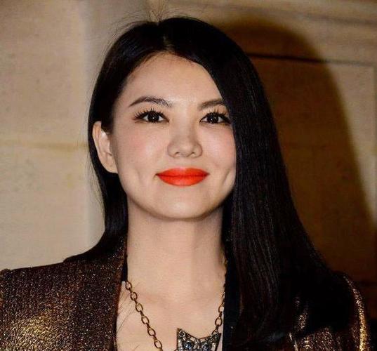 "湖南一姐"李湘的毁灭史,走到今天这个地步又能怪谁呢