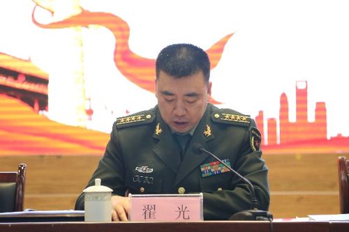 烟台市警备区副司令员翟光主持会议