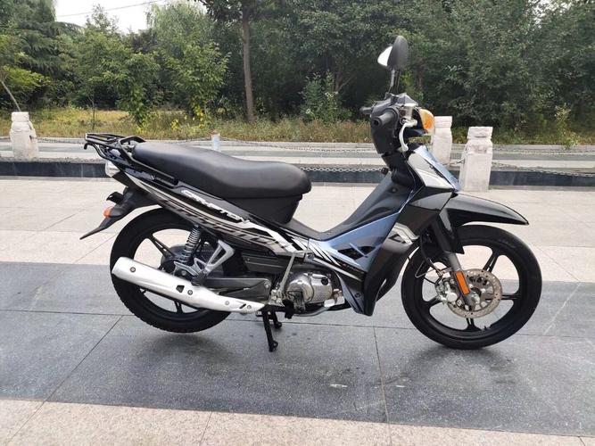 摩托车雅马哈弯梁c8-110代步电喷冲程新款摩托车整车