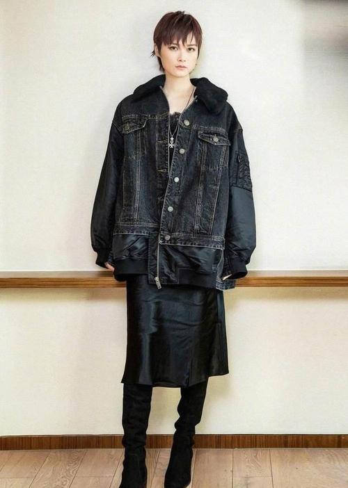 李宇春要走可爱路线尝试及腰双马尾看清后网友笑出猪叫