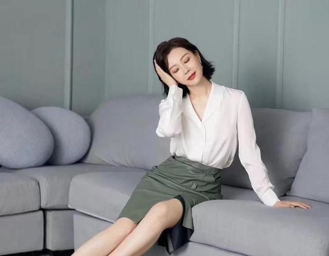 陈数穿出了二十岁的味道, 吊带衫,小白鞋, 减龄优雅还