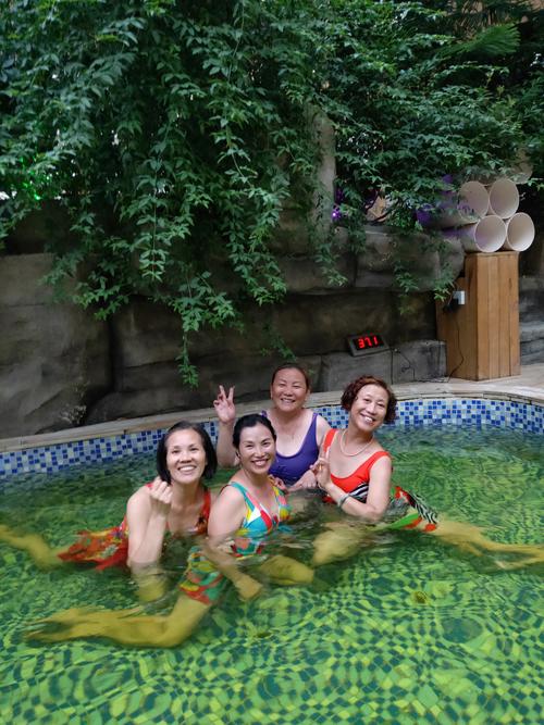 好姐妹相约翁安草塘,猴场,贵阳夜狼谷两日游