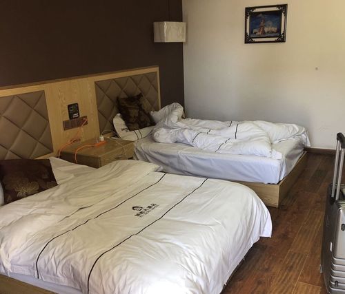 在隔离酒店,每人单独入住一个房间,吃完饭有点小反应,躺床睡了一会