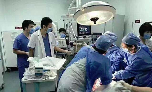 汽修小伙直肠破裂,膀胱碎了,睾丸碎裂….女友:我养你!