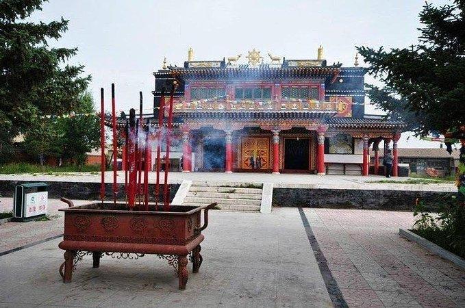 盘点内蒙古的四大草原景点  【普会寺】 在这片辽阔的草原上有专供