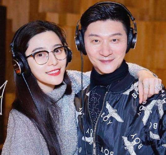 我们也是能够看到范涛和李晨看起来年龄似乎也是相差不大啊,有这么一