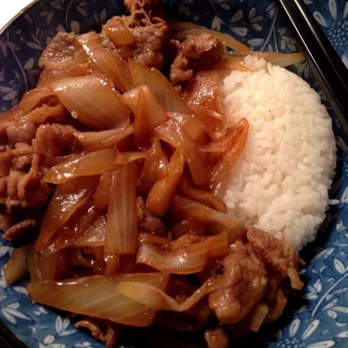 洋葱牛肉饭
