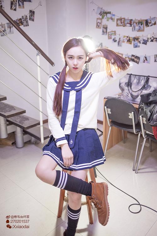 日系校服少女给大家问早安