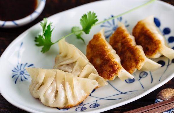 自制日式煎饺:外皮酥脆馅汁美味,绝对不输国内任何一家店