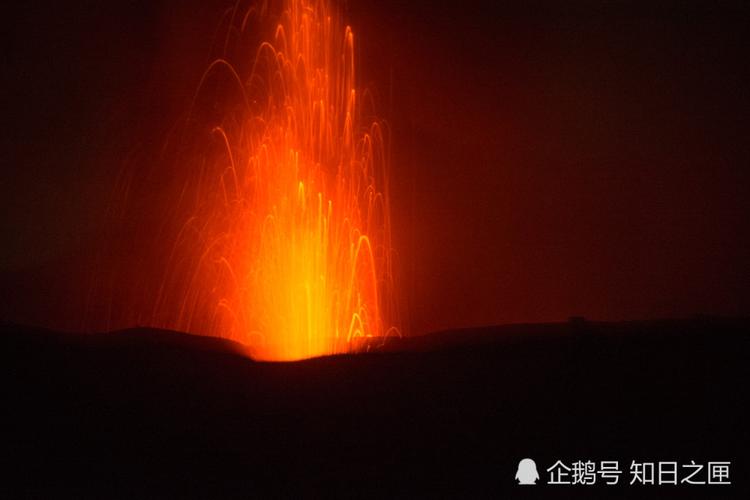 博利火山是意大利一个小型的旅游胜地, 因为它是世界上最活跃的火山
