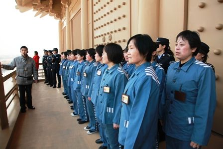 陕西女服刑人员游览大明宫遗址公园