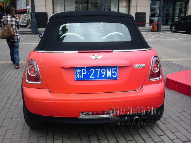 金鼎广场前撞见京牌bentley mini cooper ?