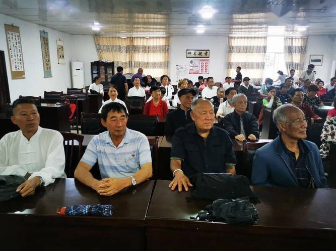 勐海县离退休老干部及沿河社区群众集中收看了大会实况,在收看过程中