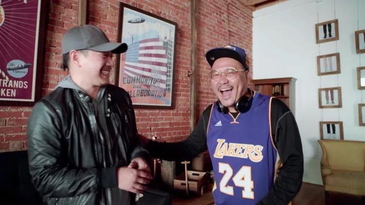 看完比赛,pq 便去拜访了他的老朋友,一位音乐制作人andy.