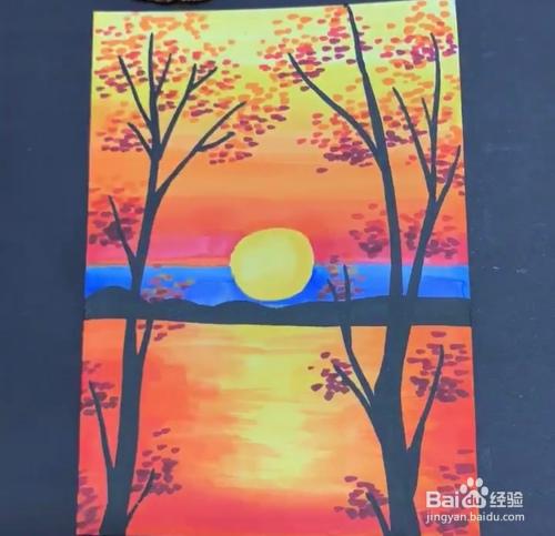 4 在夕阳太阳的下面,我们选择的是蓝色马克笔进行过度晕染,接着下面