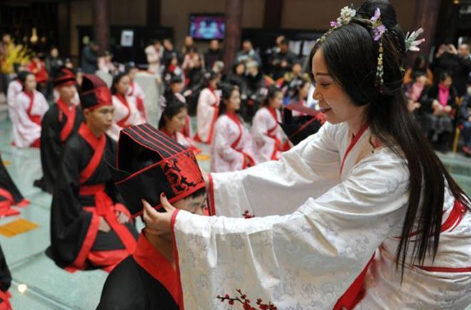 四川乐山36名孩子着汉服行古式成人礼