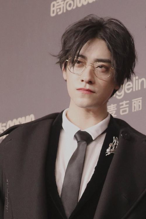 郑云龙 眼镜