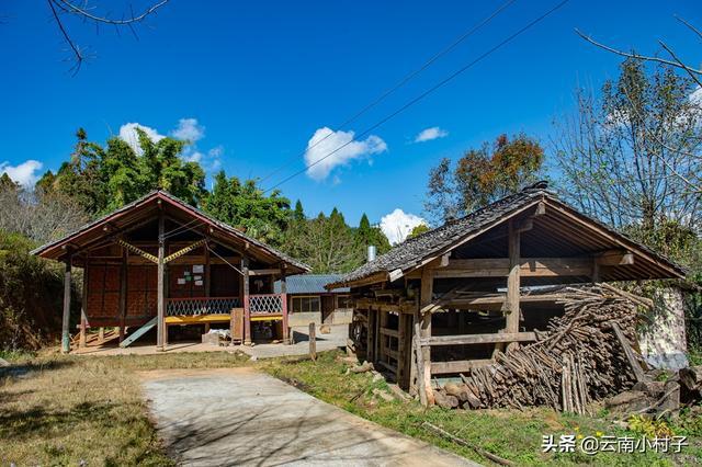 景颇族民居的活化石松克村
