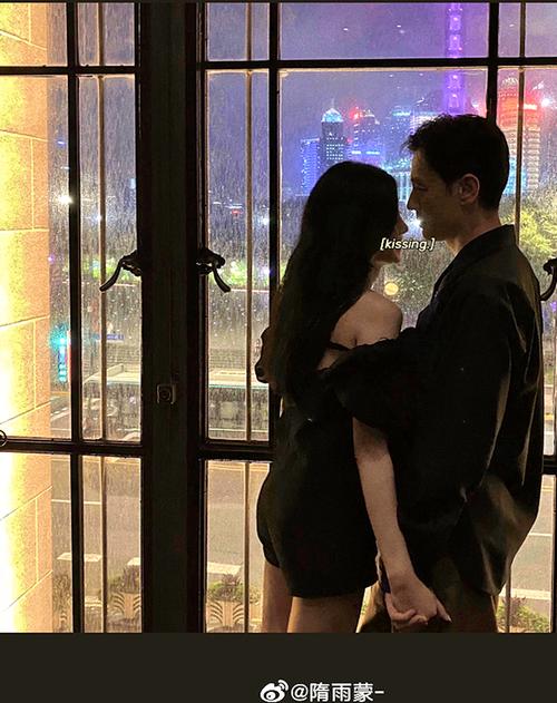 隋雨蒙晒吻照男方被调侃似李现,小十岁妻子为何会看上李光洁