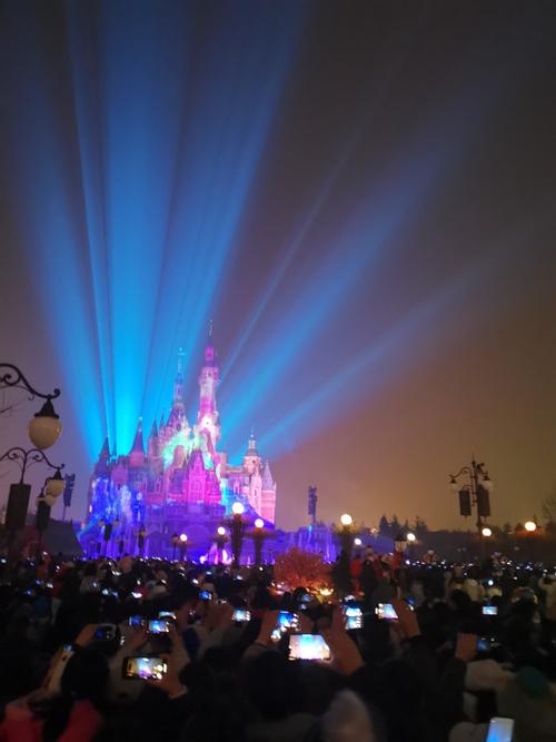 迪士尼夜景最值得一去_迪士尼乐园_夜景_迪士尼怎么样