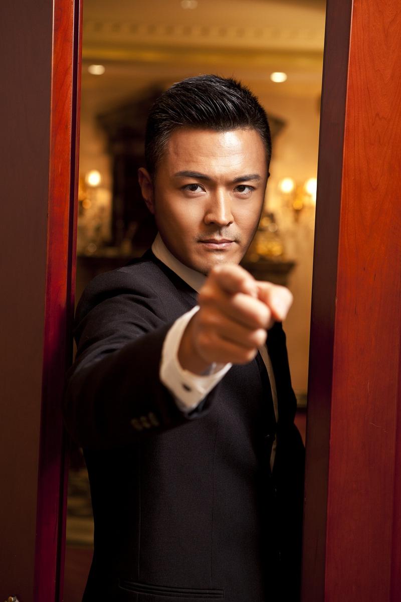 于小伟出生于音乐世家,学习过音乐,美术,雕塑,也做过 a target="