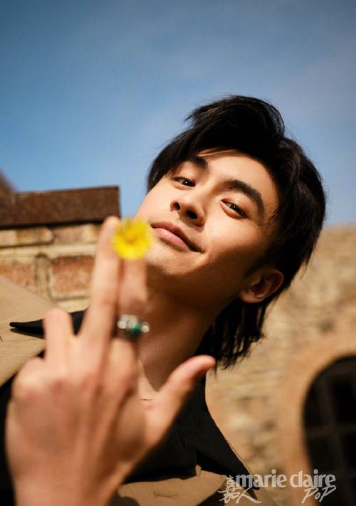 发型图片 1/6 2/6 3/6 4/6 5/6 6/6 上一组图 下一组图 张云龙相关