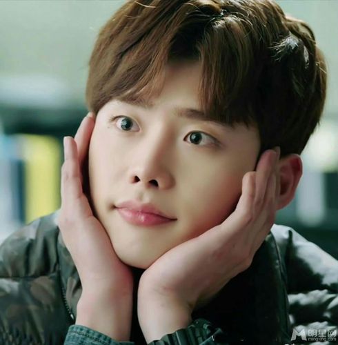 韩星李钟硕卖萌照 最美的花小硕