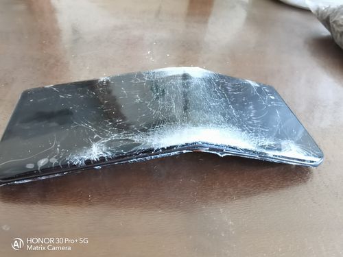 刚才看到有个兄弟的手机摔碎了后壳 - 荣耀30系列分享